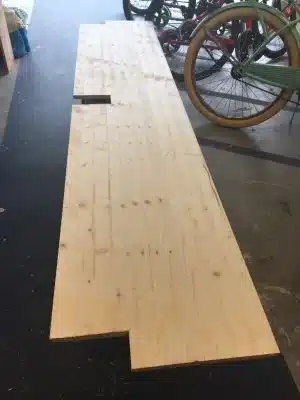 Création d'un Bar à Cocktail Tiki Maison : Le Guide Complet Etape 7 Le toit du bar