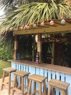 Création d'un Bar à Cocktail Tiki Maison : Le Guide Complet Etape 9.2 les finitions